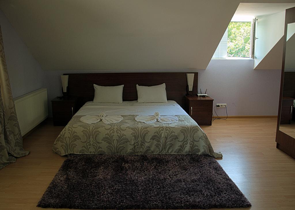 Hotel Tbilisi Garden חדר תמונה