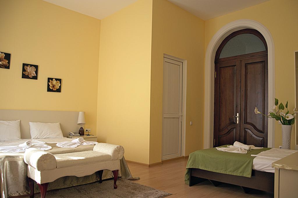 Hotel Tbilisi Garden חדר תמונה